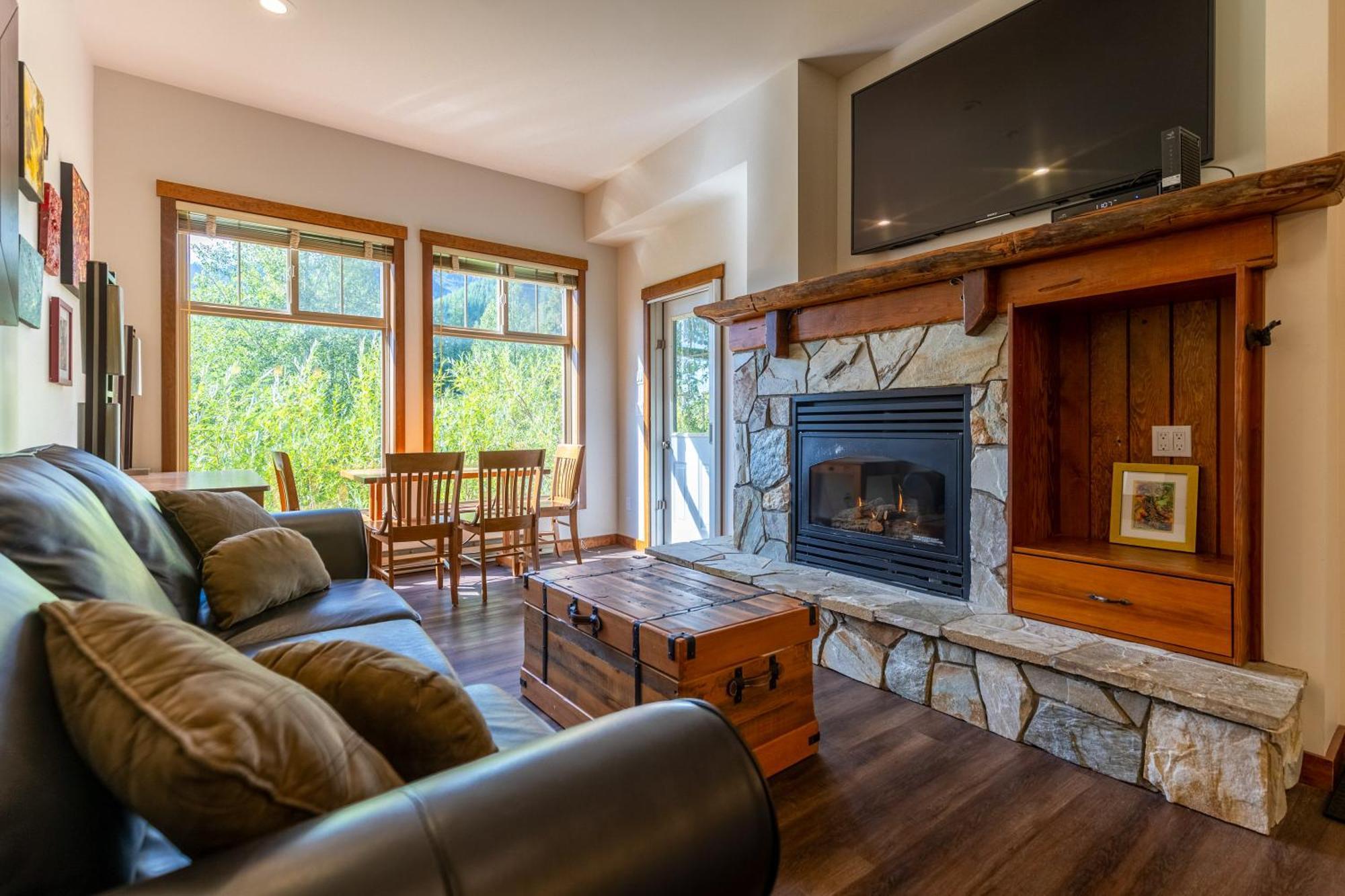 Snow Creek Lodge By Fernie Central Reservations Bagian luar foto