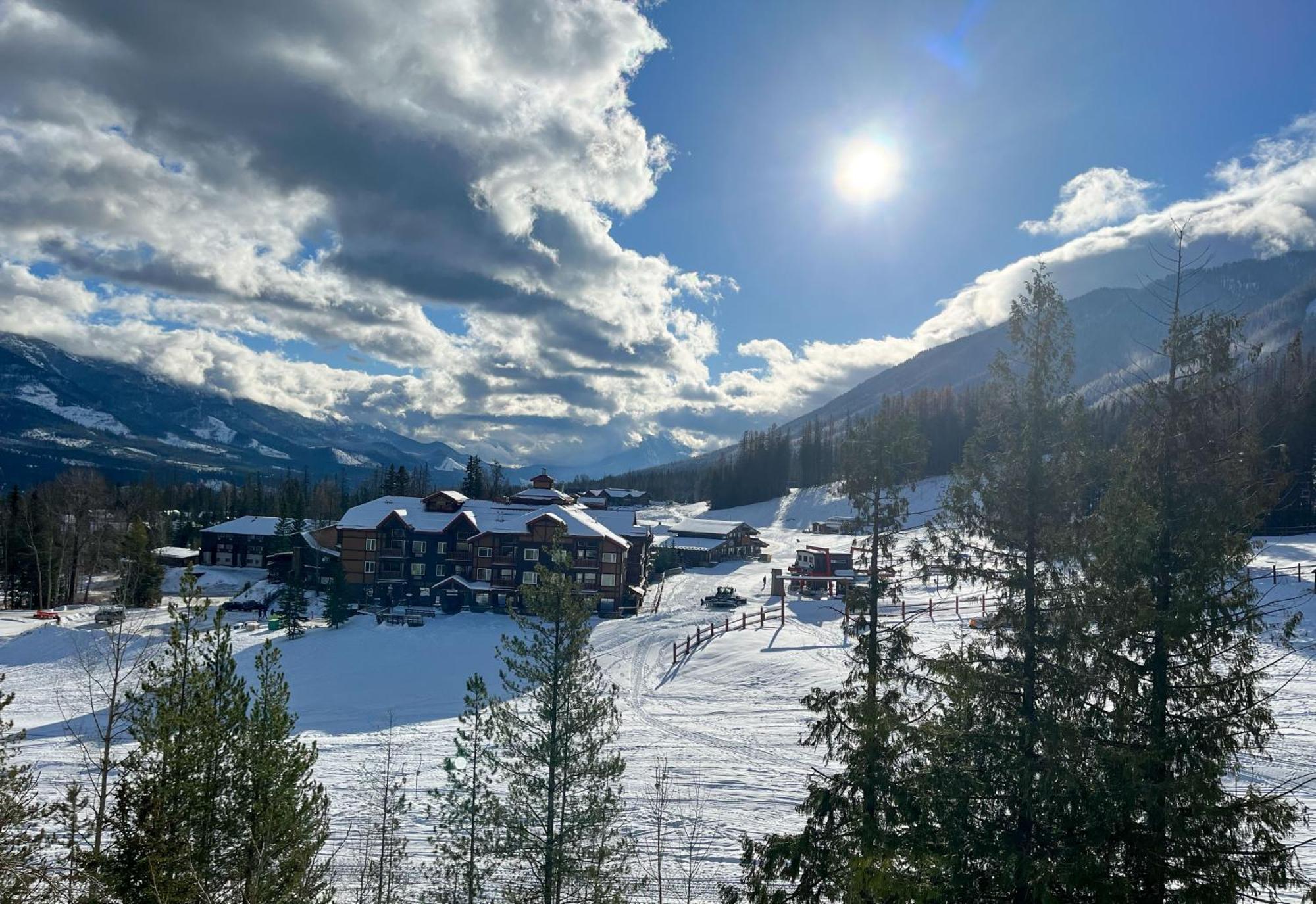 Snow Creek Lodge By Fernie Central Reservations Bagian luar foto