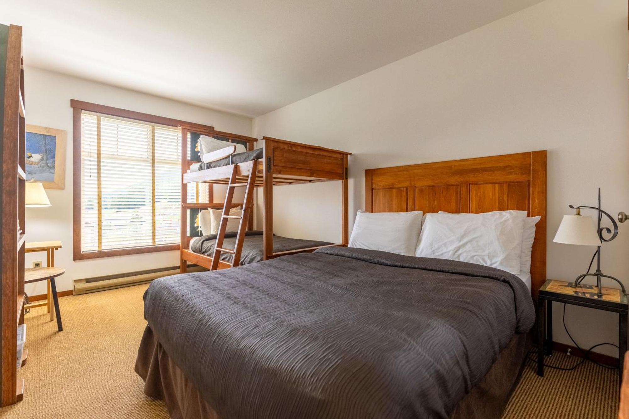Snow Creek Lodge By Fernie Central Reservations Bagian luar foto